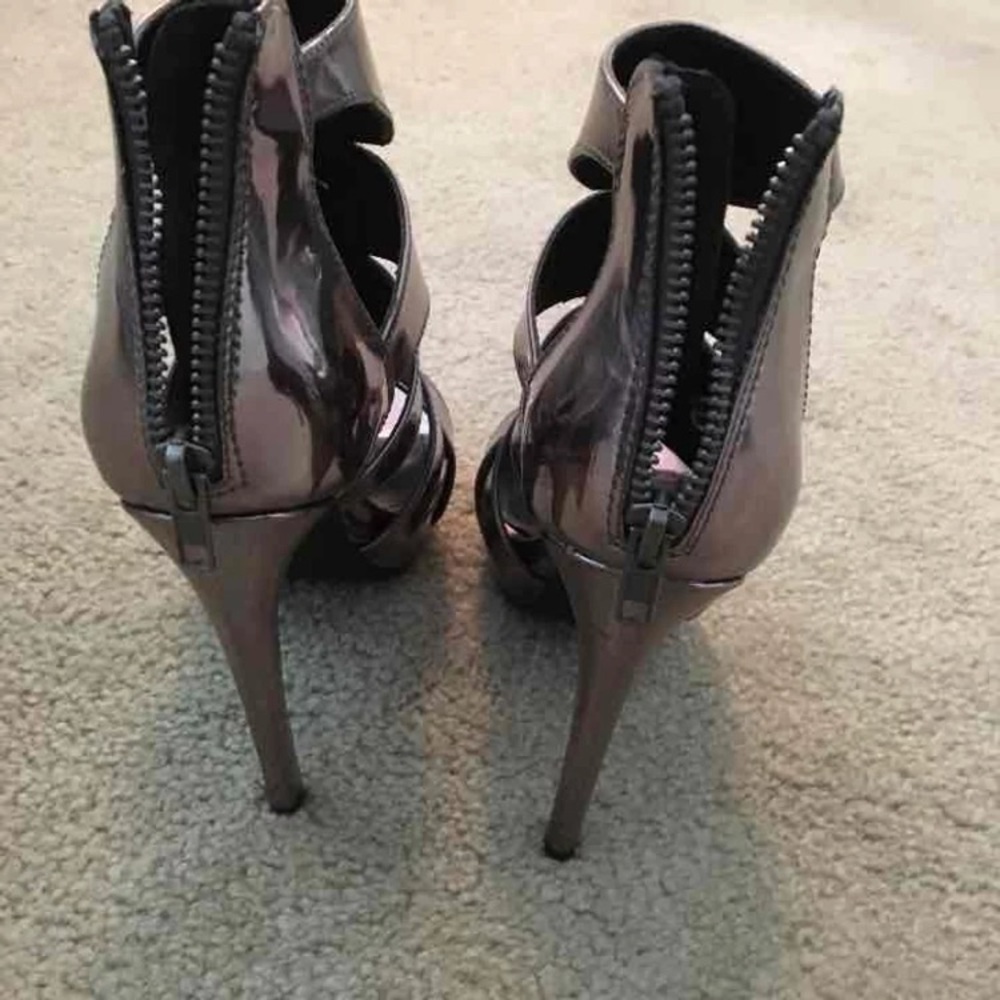Heels - Picture 3 of 4